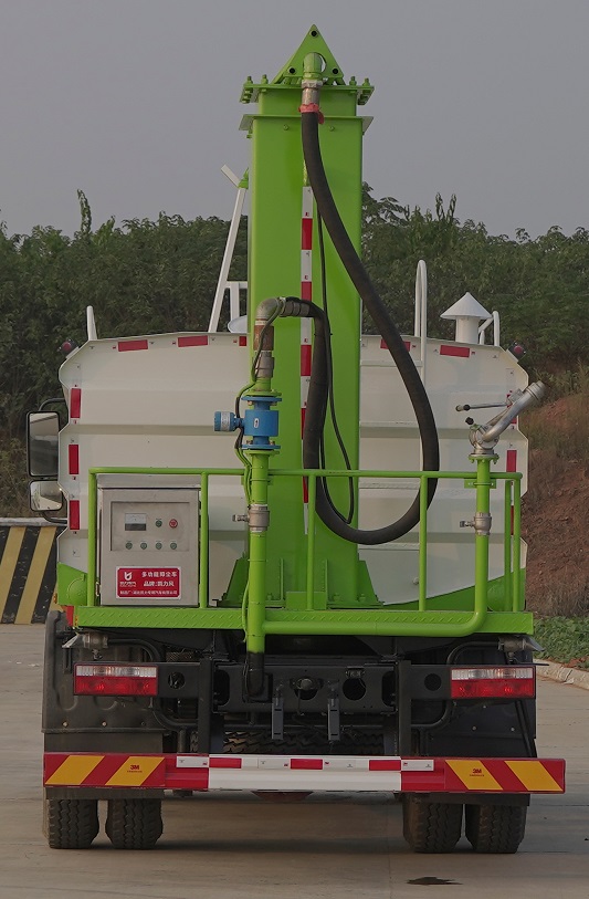 KLF5182TDYX6型多功能抑塵車